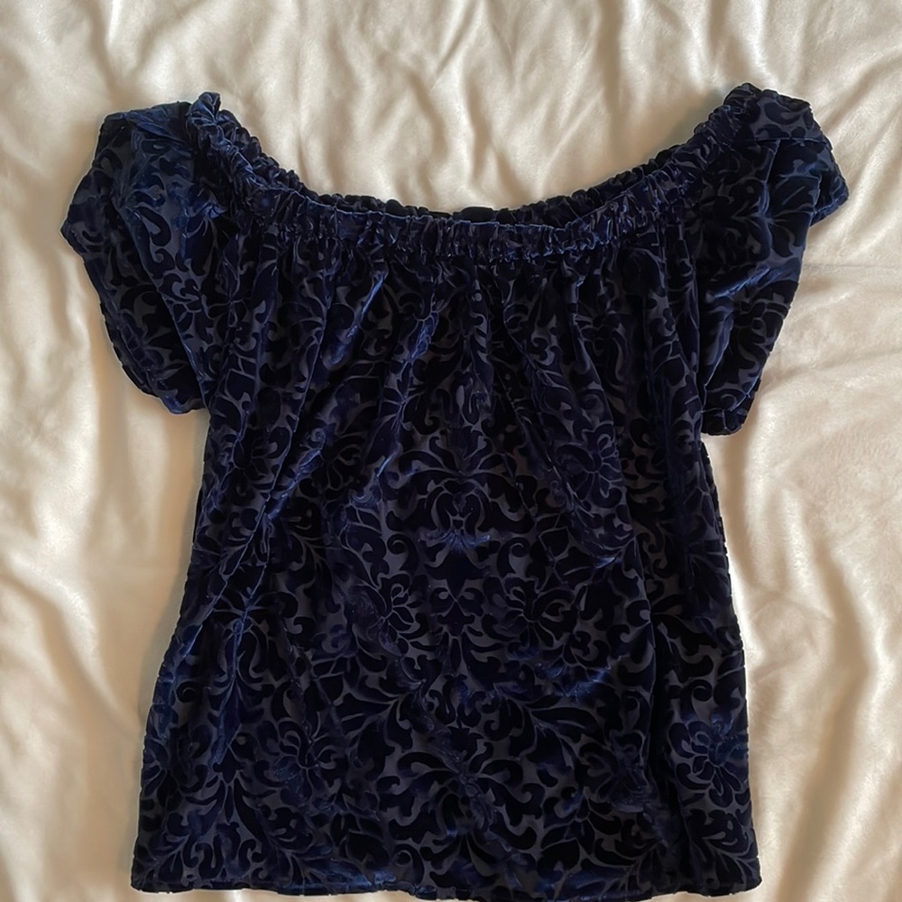 Hollister-XS off the shoulder velvet top